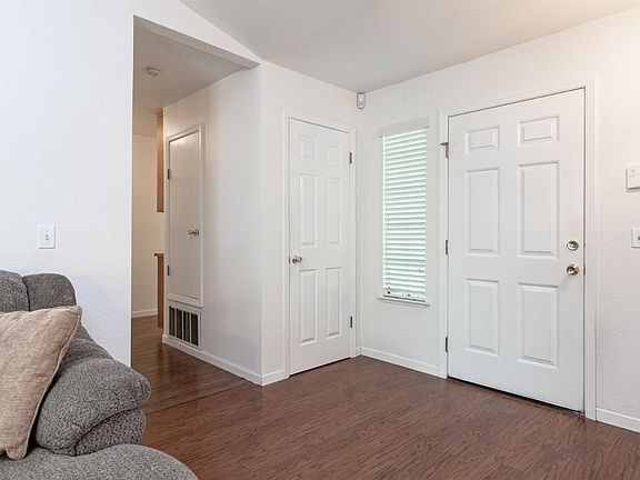 5th image of 818 Mackilhaffy Dr
