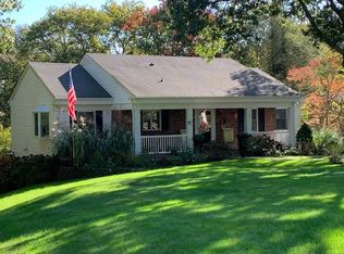 9 Swan View Dr, Patchogue, NY 11772