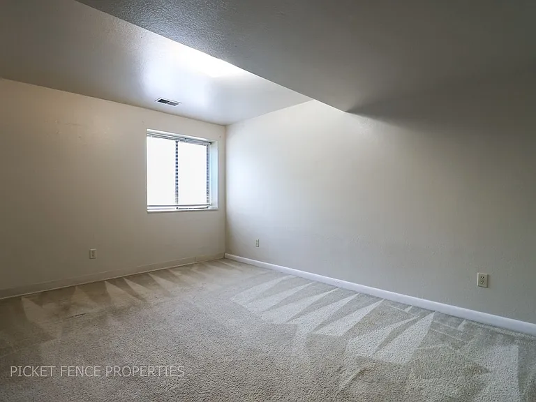 533 14th Ave #4 — Photo 9