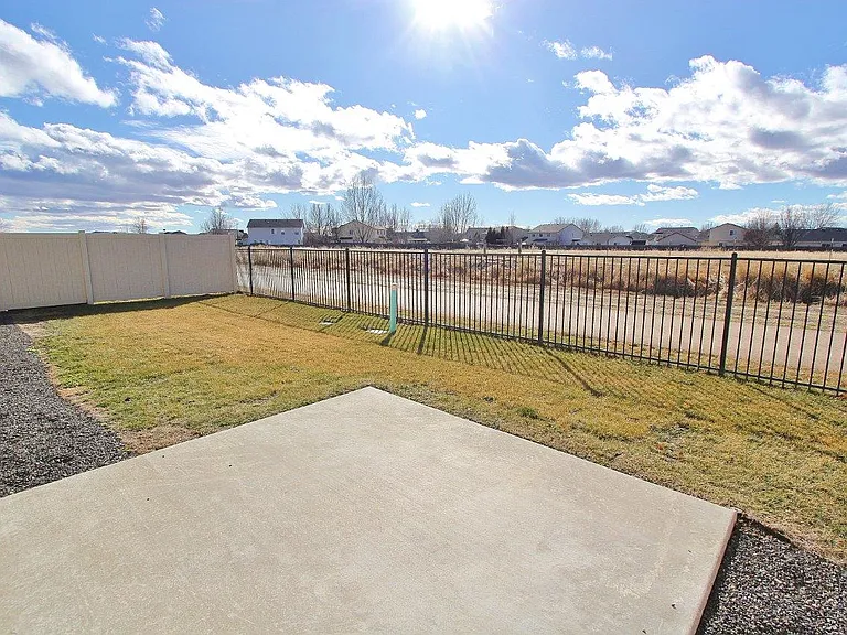 3101 N Saratov Way — Photo 24