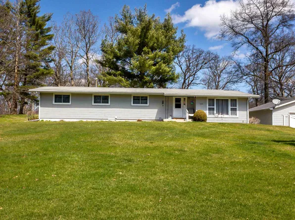 15283 Monastery Rd, Peosta, IA 52068