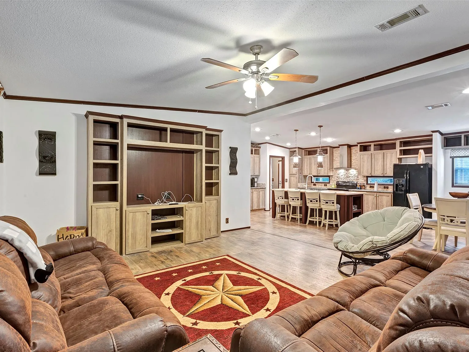 3 bed, 2.0 bath, 1680 sqft, $1,850 — Photo 3