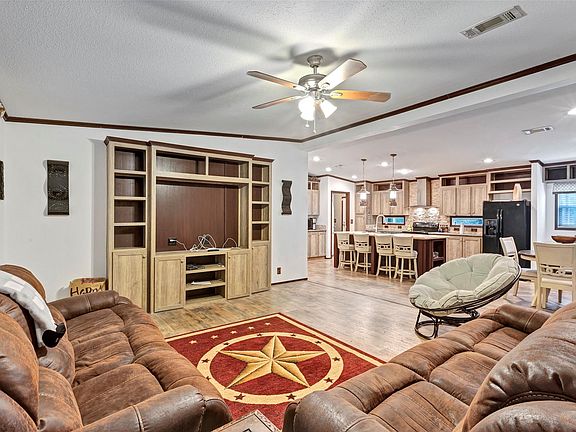 3rd image of 271 Shoreline Dr