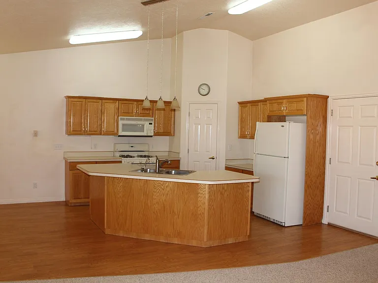210 N Mall Dr #129 — Photo 8