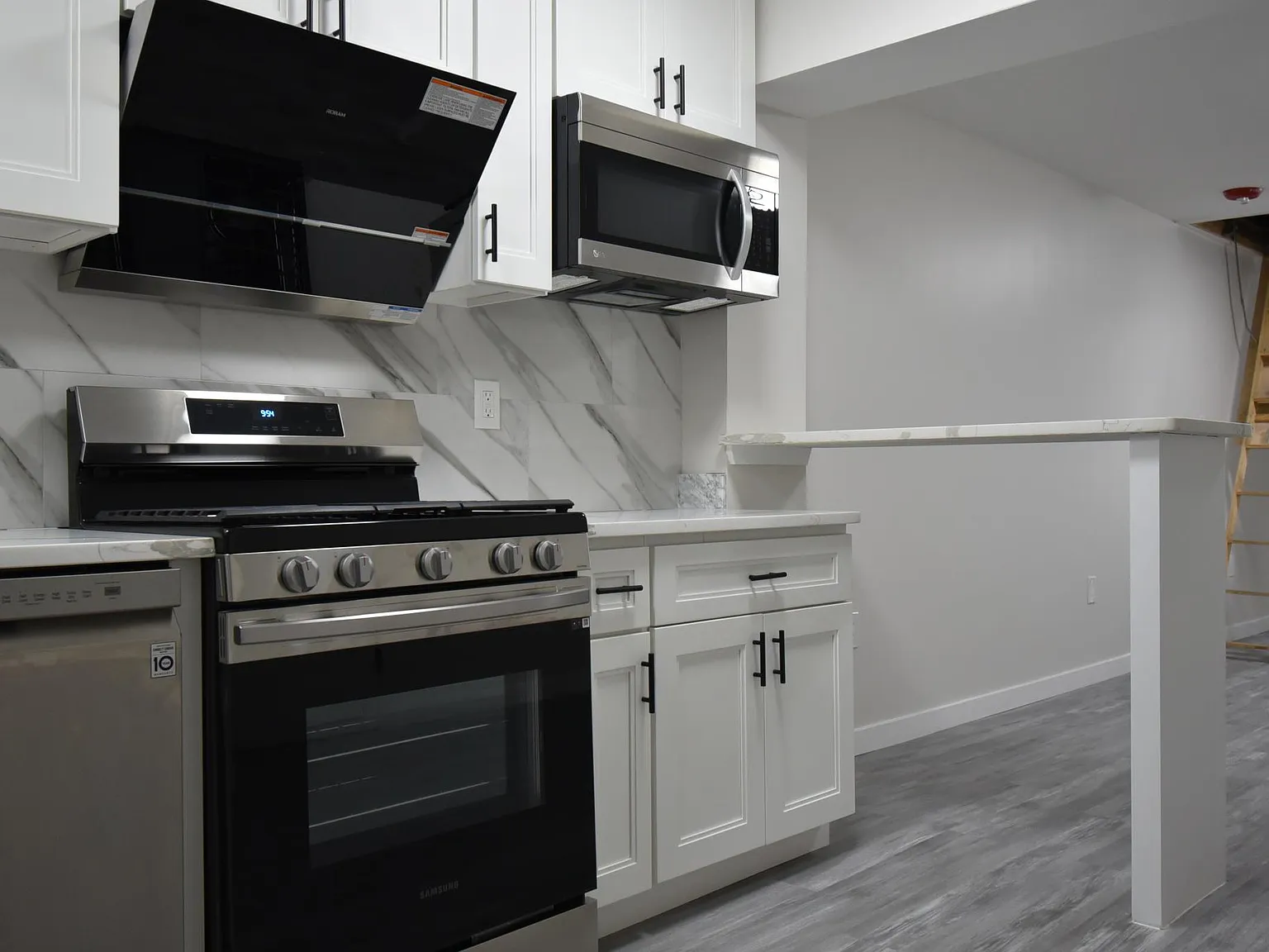 2 bed, 950 sqft, $1,995 — Photo 4