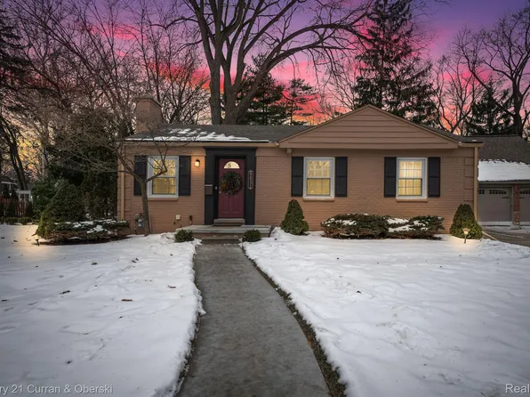 9831 Berwick St, Livonia, MI 48150