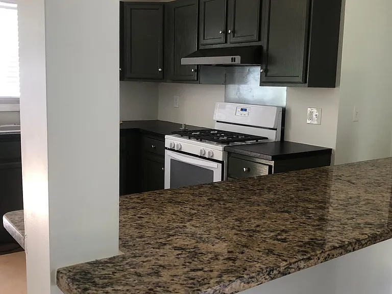 718 Florence Pl NW — Photo 7