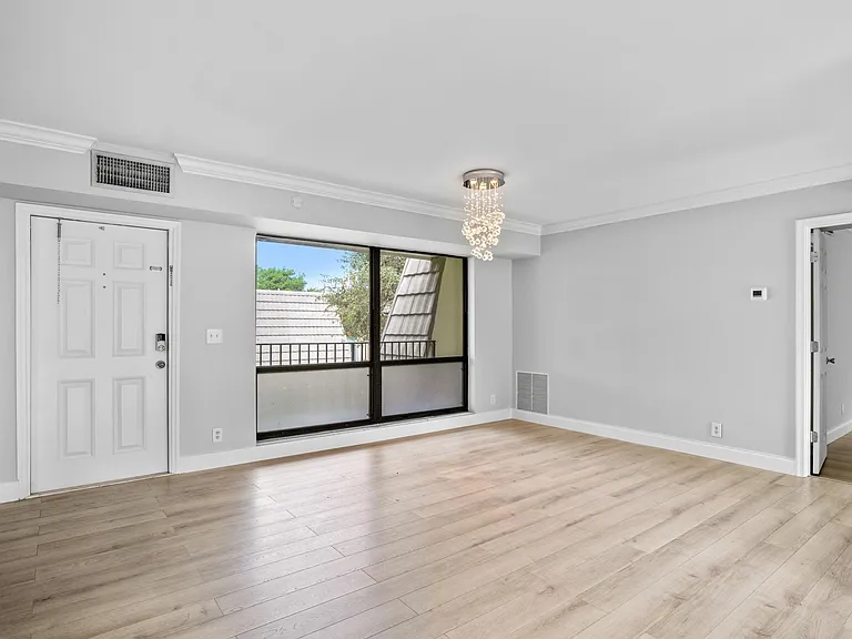 1120 Homewood Blvd #G204 — Photo 4