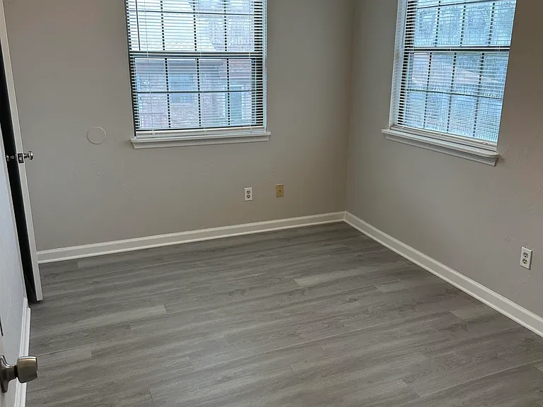 370 Hayden Rd — Photo 6