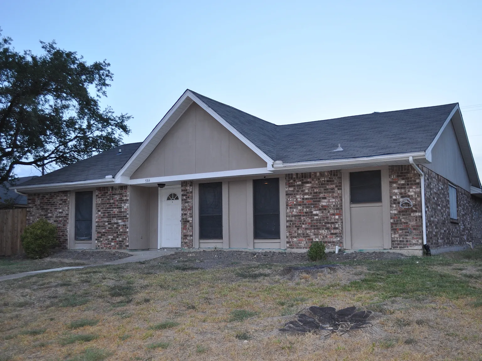 5314 Vagas Dr — Photo 2