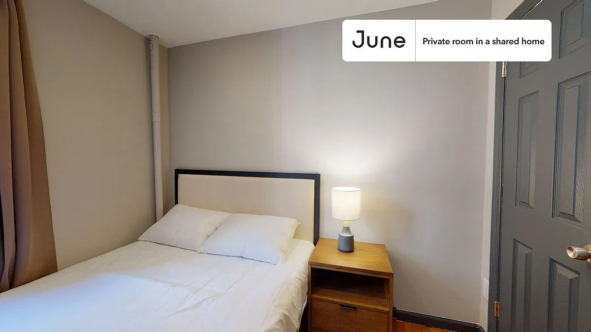 Full bedroom in 3 bed/1 bath home in East Village #716 A — Photo 2