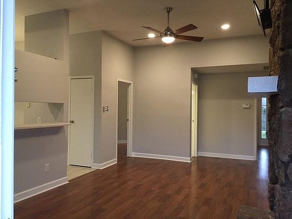 3rd image of 2536 Knoxville Dr