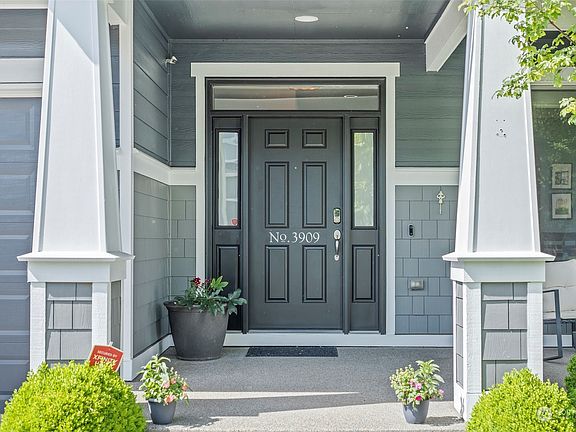 3rd image of 3909 Highlands Boulevard