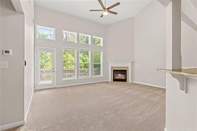 4 bed, 2.5 bath, 2765 sqft, $2,500 — Photo 2