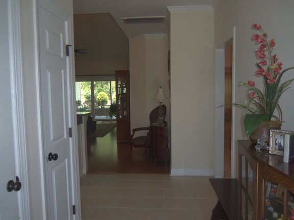 2nd image of 116 Oxford Dr