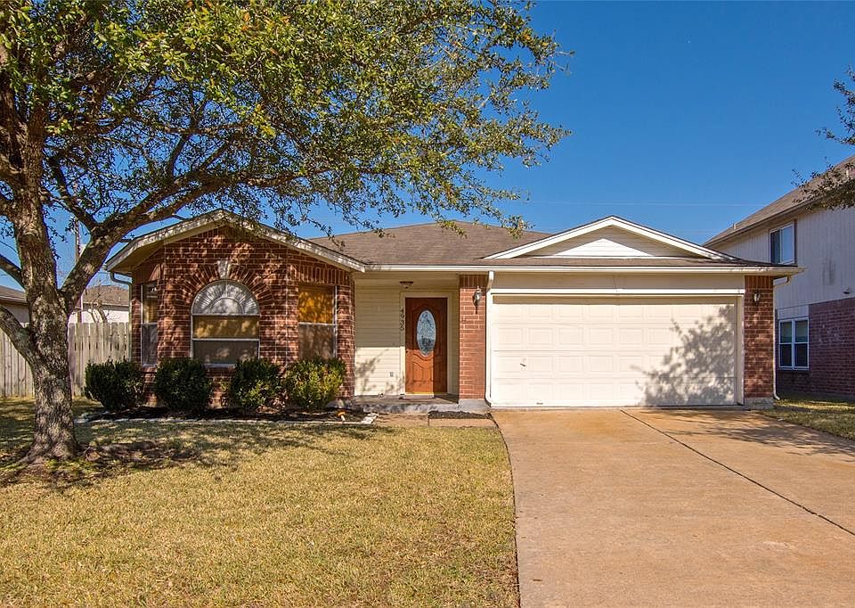 1st image of 4935 Falcon Forest Dr