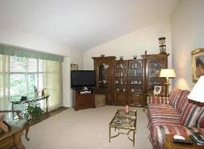 4th image of 701 Carriage Hill Dr
