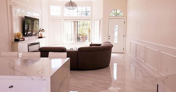 3rd image of 467 Avenida Canora