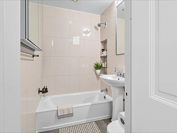 5th image of 304 W 10th St #B2