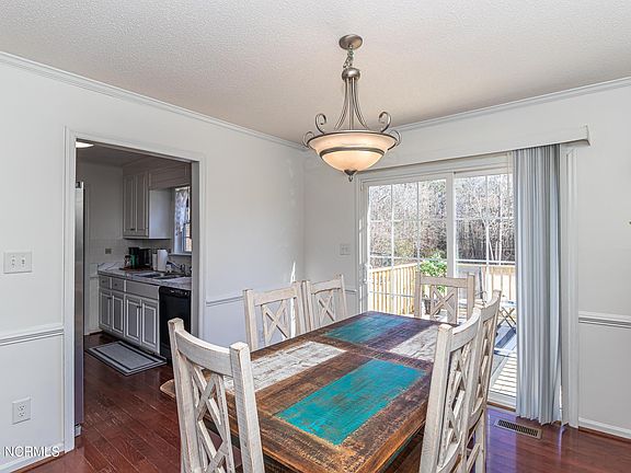 5th image of 302 Koufax Dr