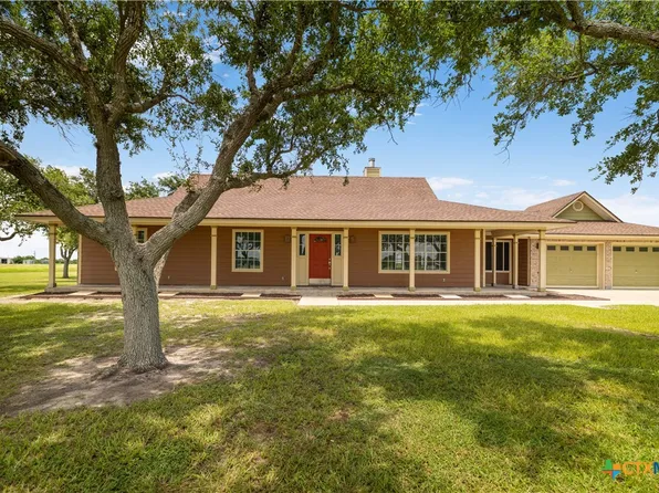 99 N Seakist Ln, Port Lavaca, TX 77979