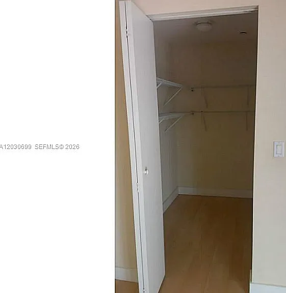 350 NE 24th St #407 — Photo 14