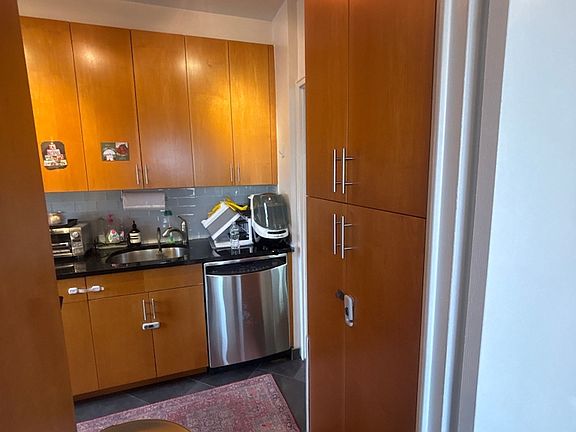 4th image of 200 E 64th St APT 11B
