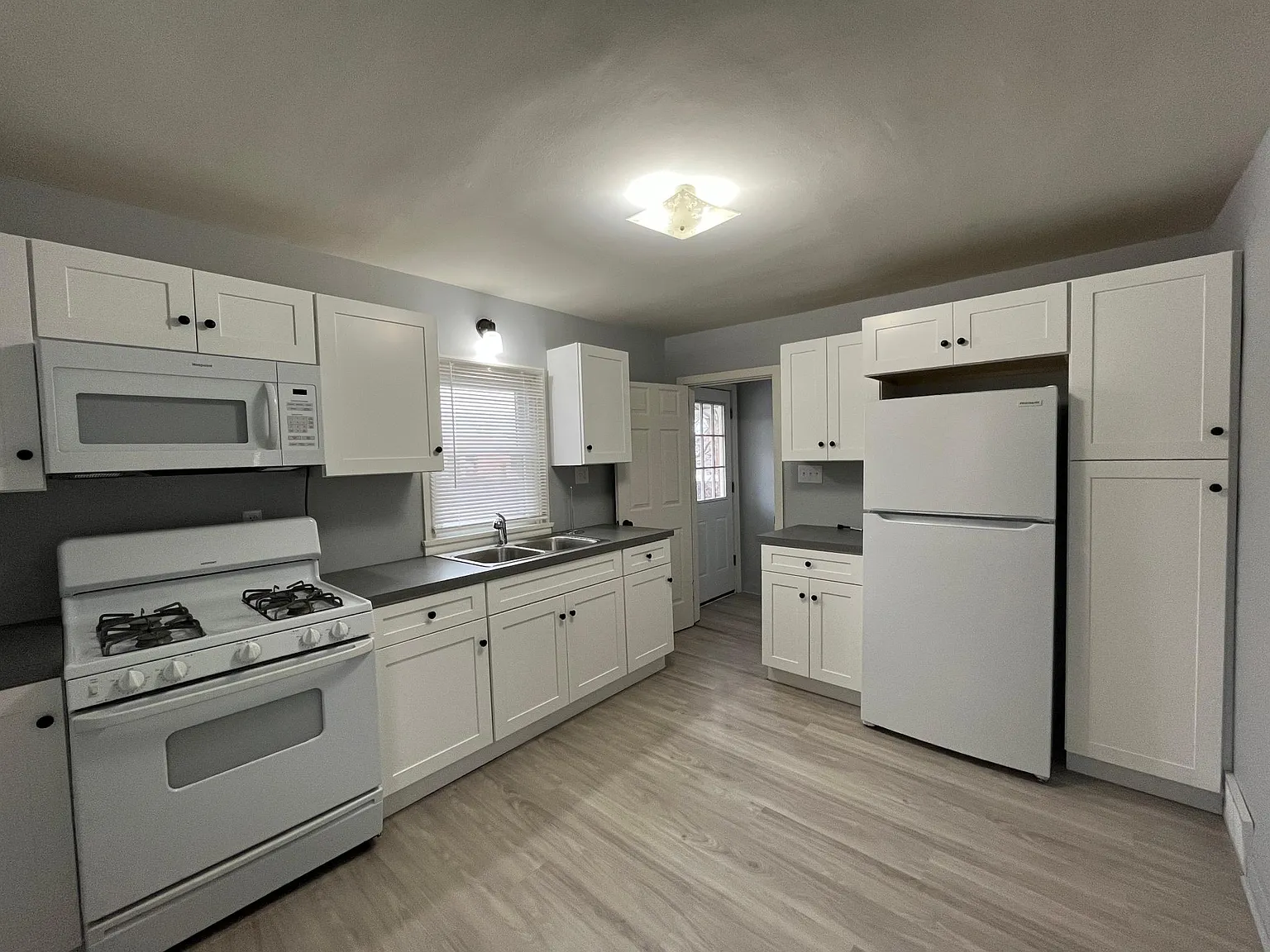 3 bed, 1193 sqft, $1,795 — Photo 2