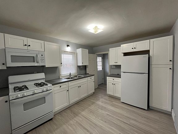 2nd image of 560 W North St