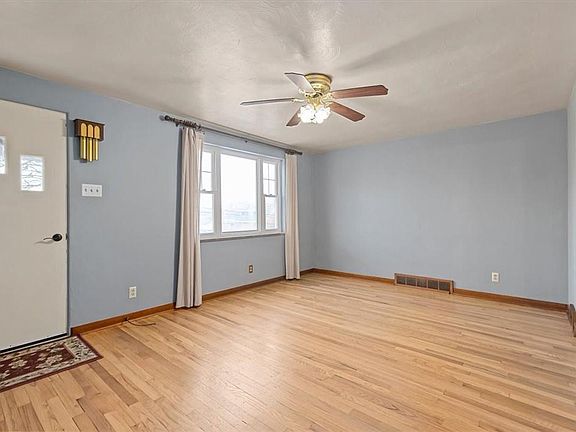 3rd image of 820 Berwin Ave