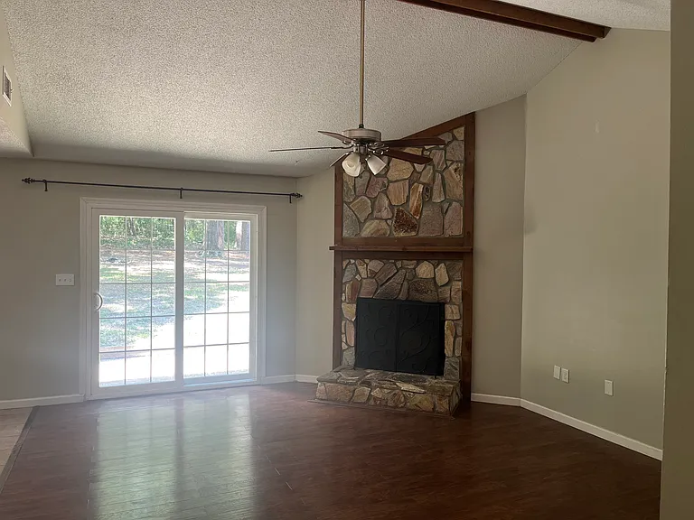 285 Willow Ave — Photo 2