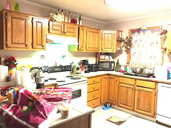 3rd image of 10038 Pringle Ave