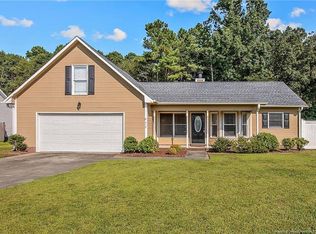 216 Riverwind Dr, Spring Lake, NC 28390