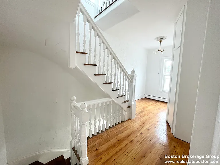 31 Falcon St #2 — Photo 7