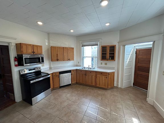 3rd image of 3722 Drakewood Dr #1