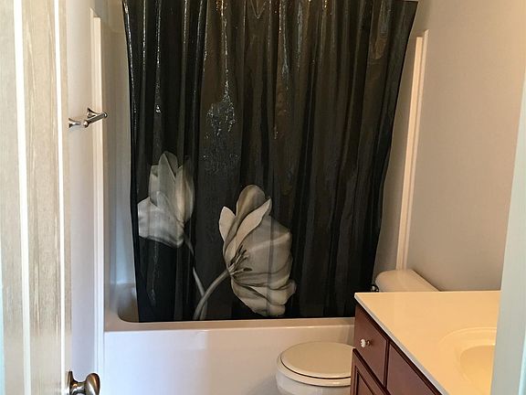 5th image of 373 Andrew Dr