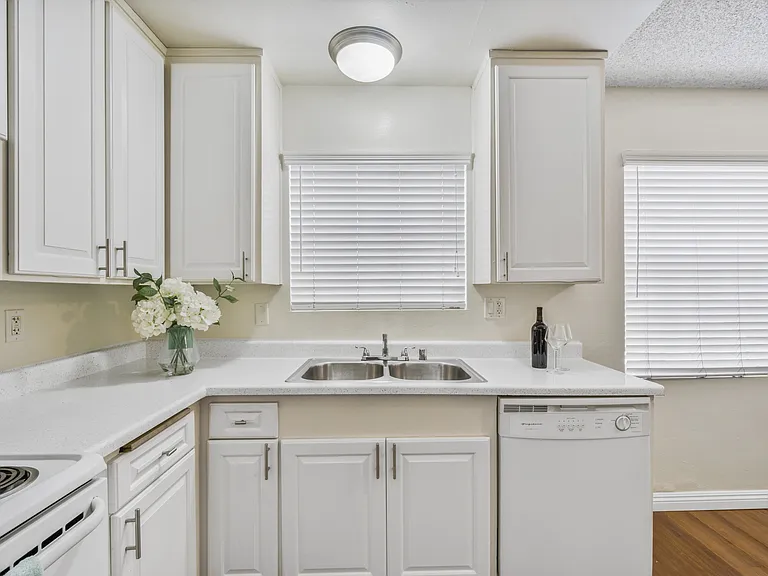 7614 Parkway Dr #1E — Photo 10