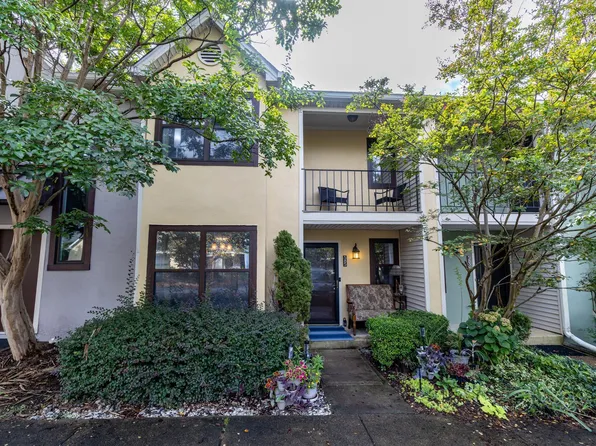 585 Pebblecreek Ct, Charlottesville, VA 22901