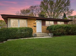 608 N Elmhurst Ave, Mount Prospect, IL 60056