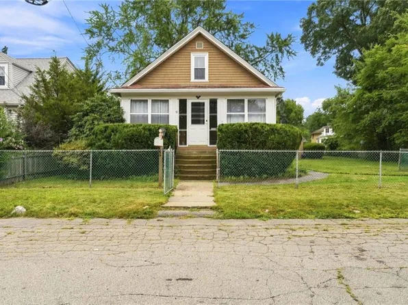 16 Beechcrest St, Warwick, RI 02888