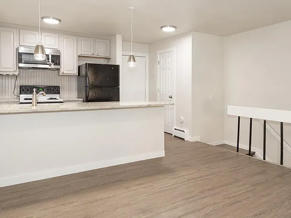 1065 University Ave #123