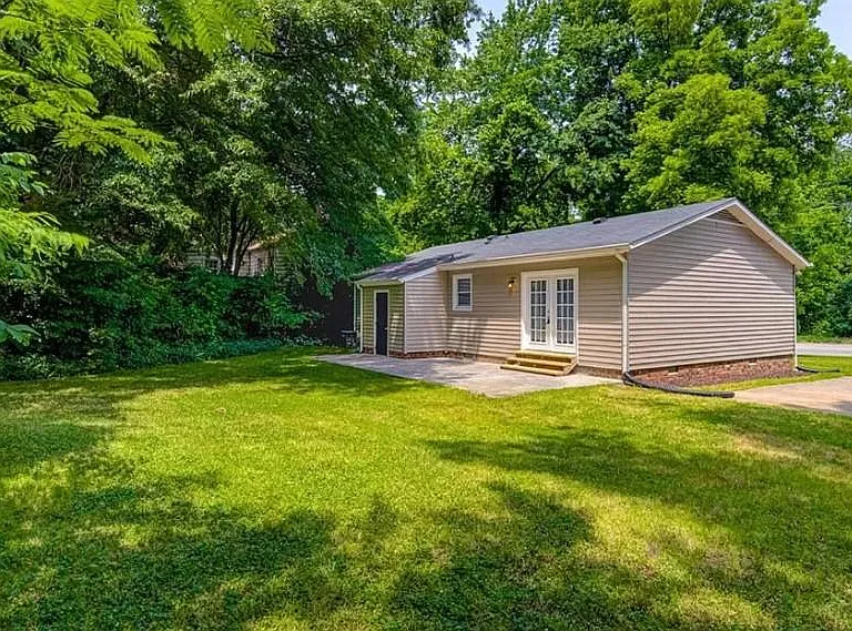 409 W Vandalia Rd — Photo 28