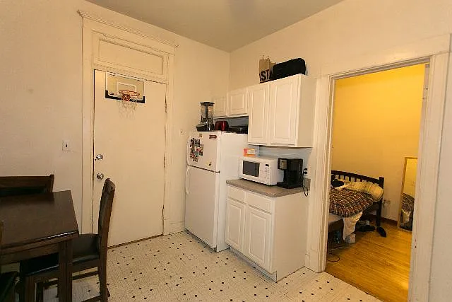 1927 W Schiller St #1 — Photo 6