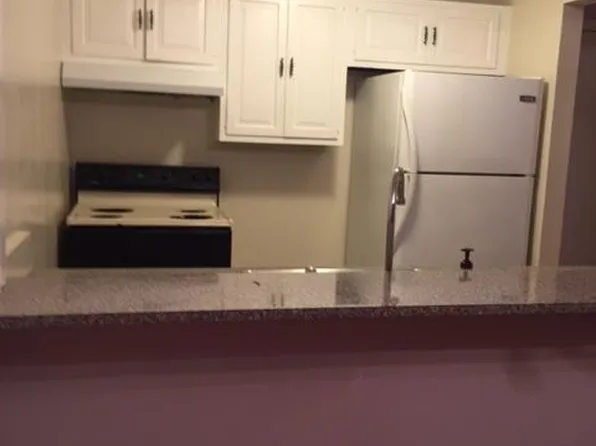 35 Berlin St APT 202, Clinton, MA 01510