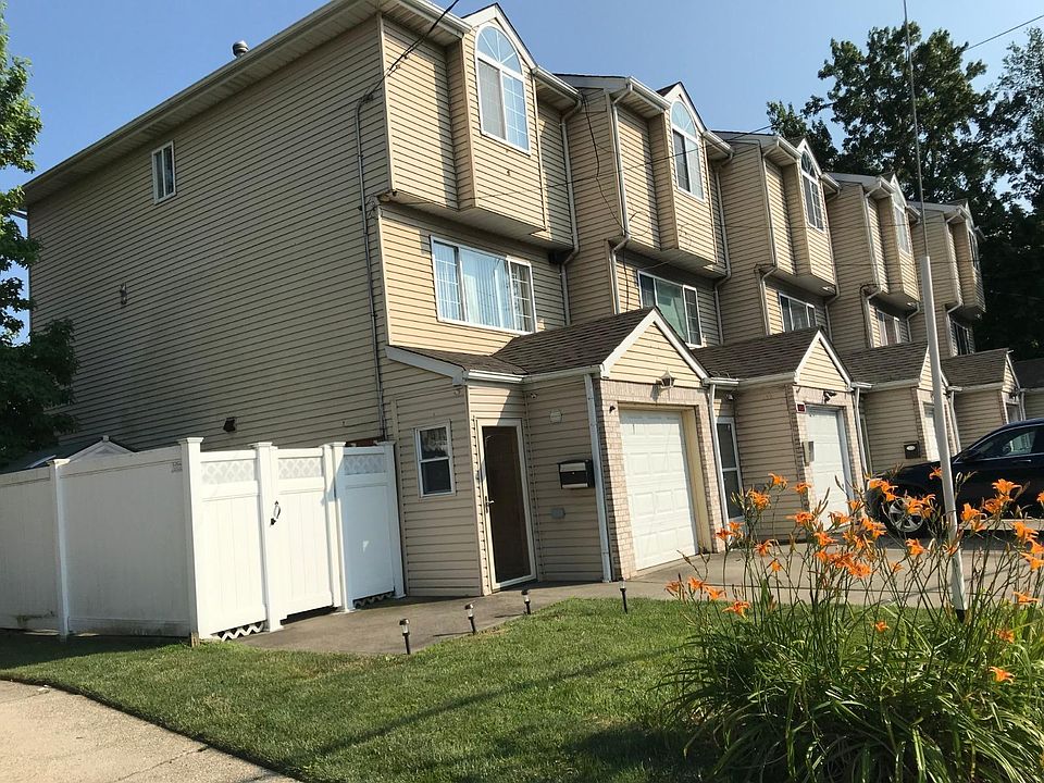 1st image of 3024 Hylan Blvd #3