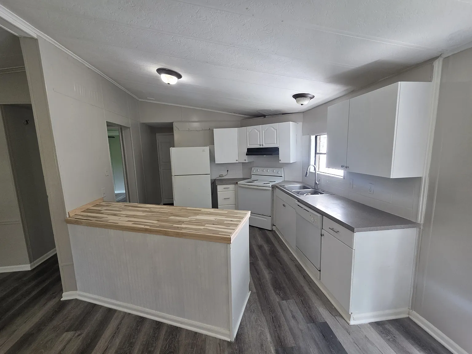 3 bed, 1327 sqft, $1,890 — Photo 4