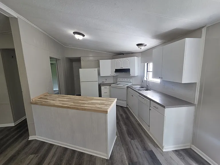 520 Power Ave — Photo 4