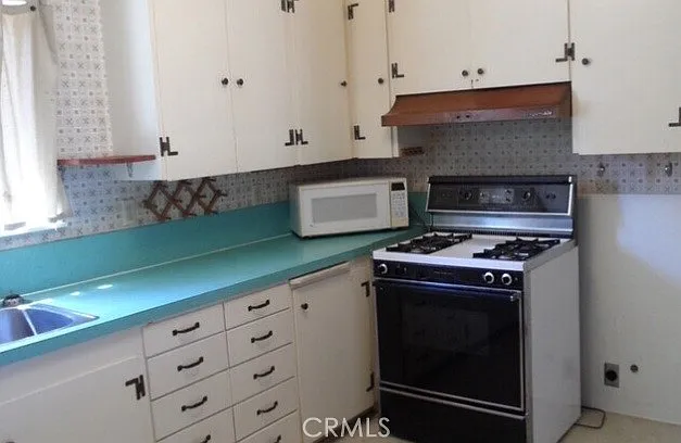 961 W Foothill Blvd — Photo 7