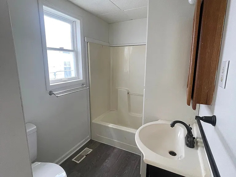 373 W Church St — Photo 3