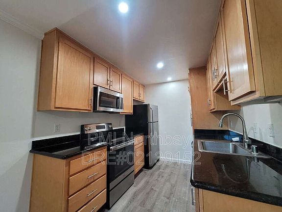5th image of 900 Cambridge Dr Unit 185
